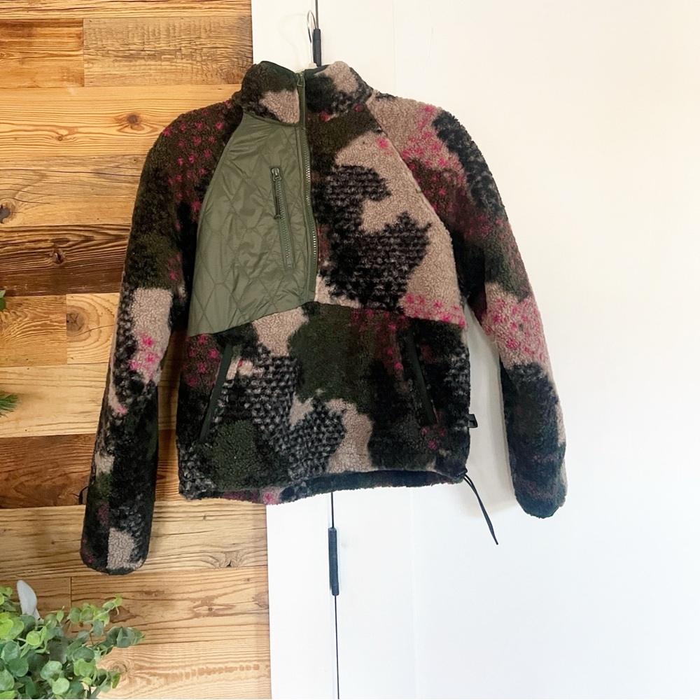JoyLab Camo Pink Quilted Pocket 3/4 Zip Fleece - Picture 4 of 5